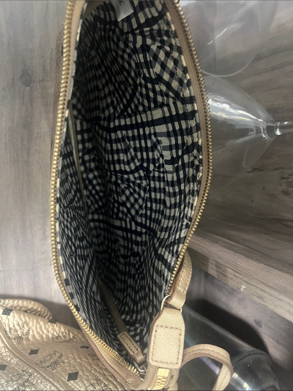 MCM Metallic Gold Logo-Print Tote Bag - Picture 6 of 13